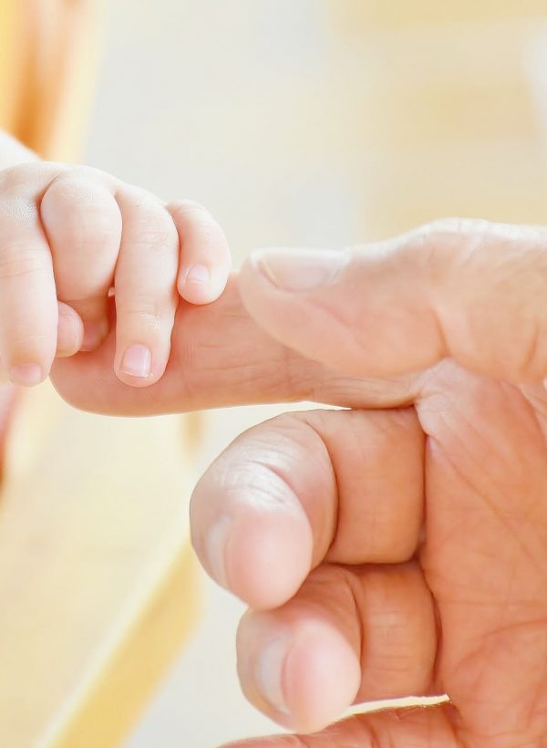 Babyhand_umfasst_Zeigefinger